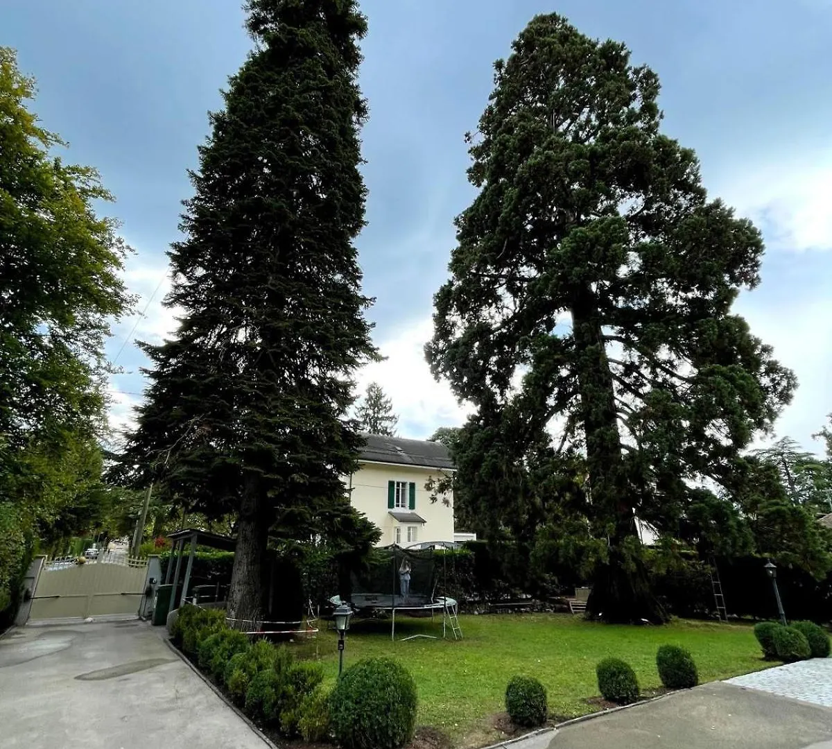 Residence Montblanc Duplex Avec Jacuzzi Geneva Switzerland